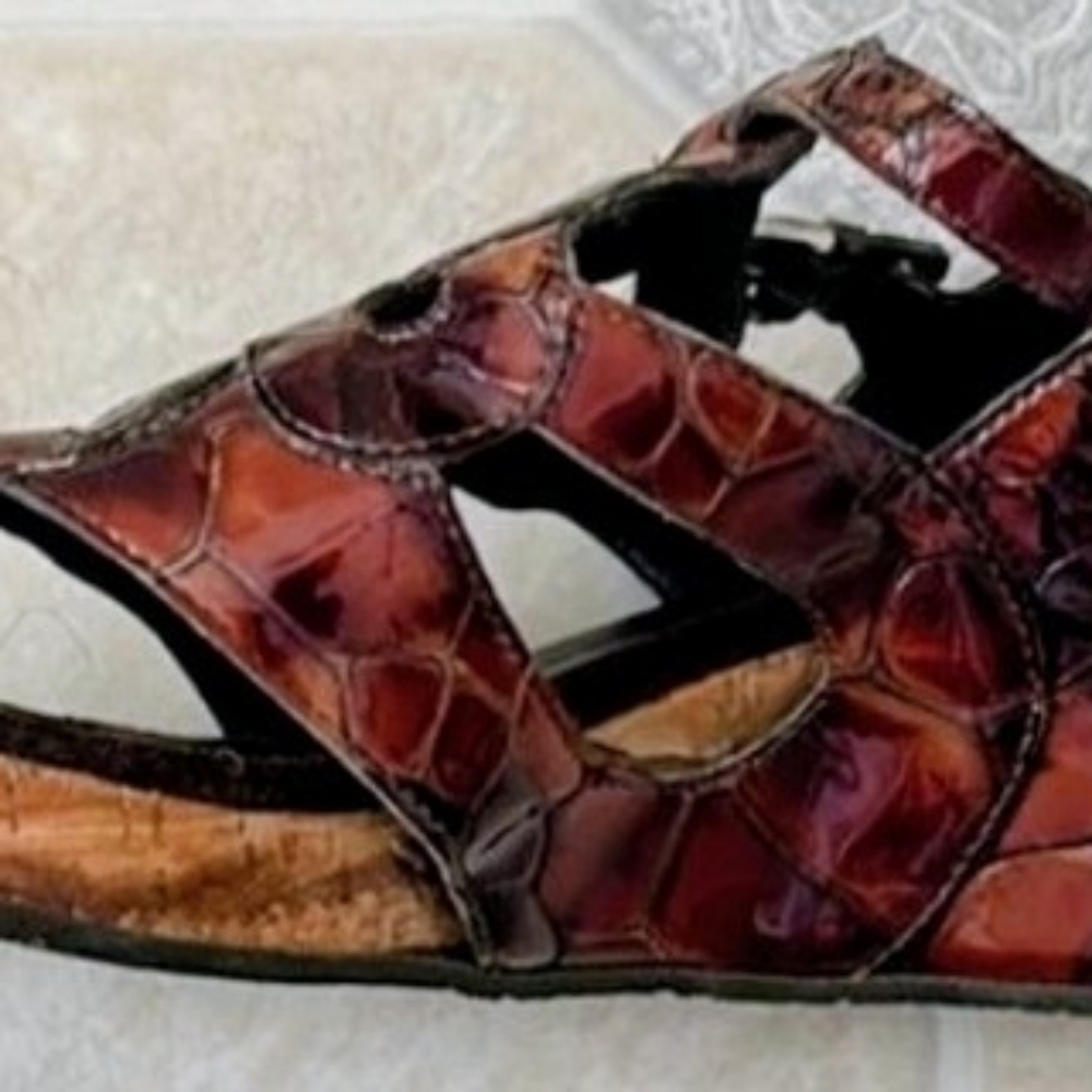 3/15.00 Donald J. Pliner Sandals